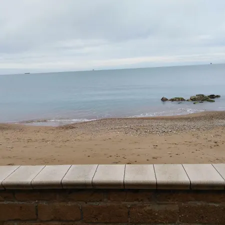 Bungalow Indipendente Sulla Spiaggia A