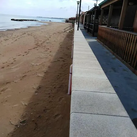 Bungalow Indipendente Sulla Spiaggia A Crotone